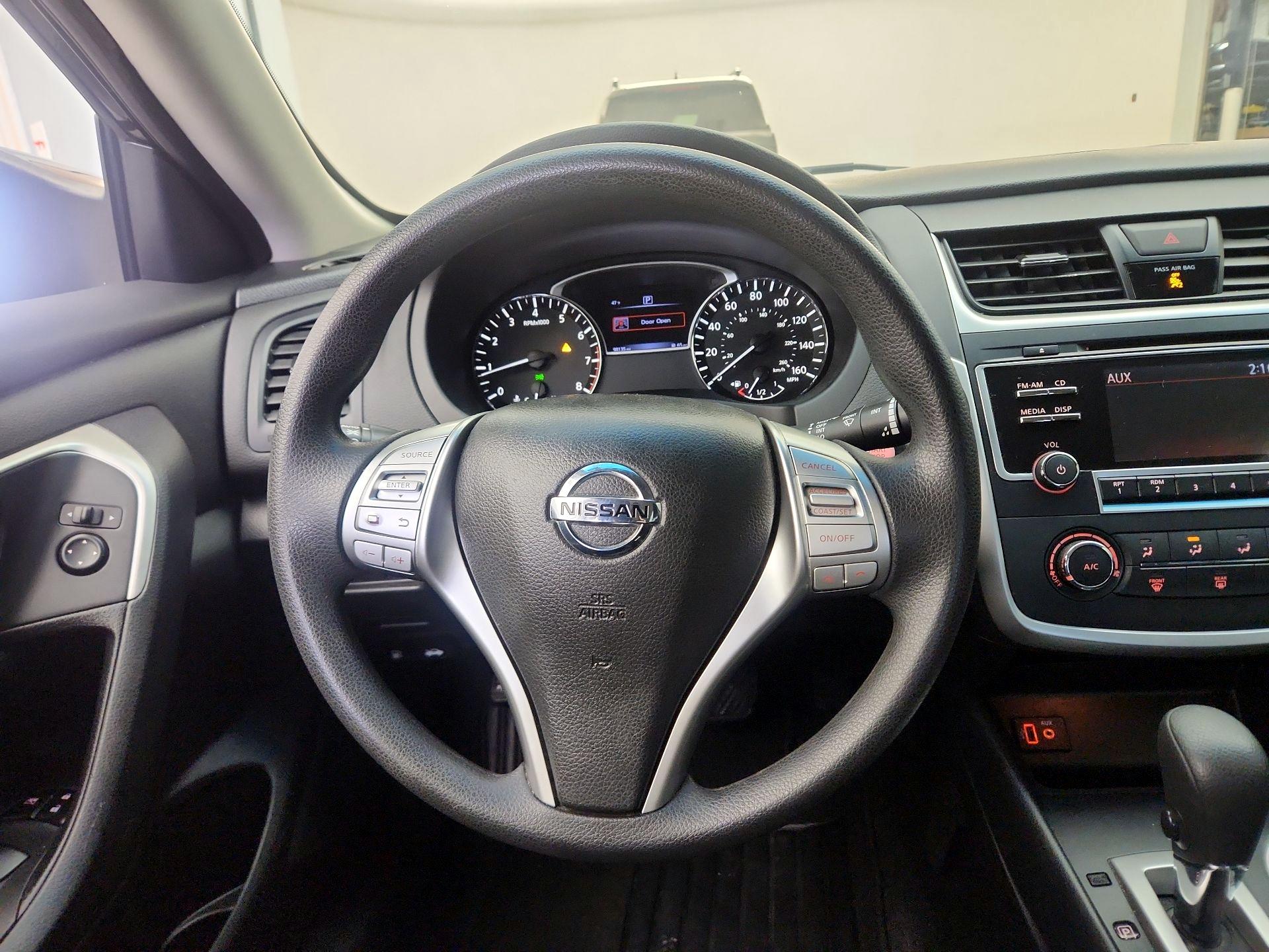 Thumbnail: 2017 Nissan Altima - 10