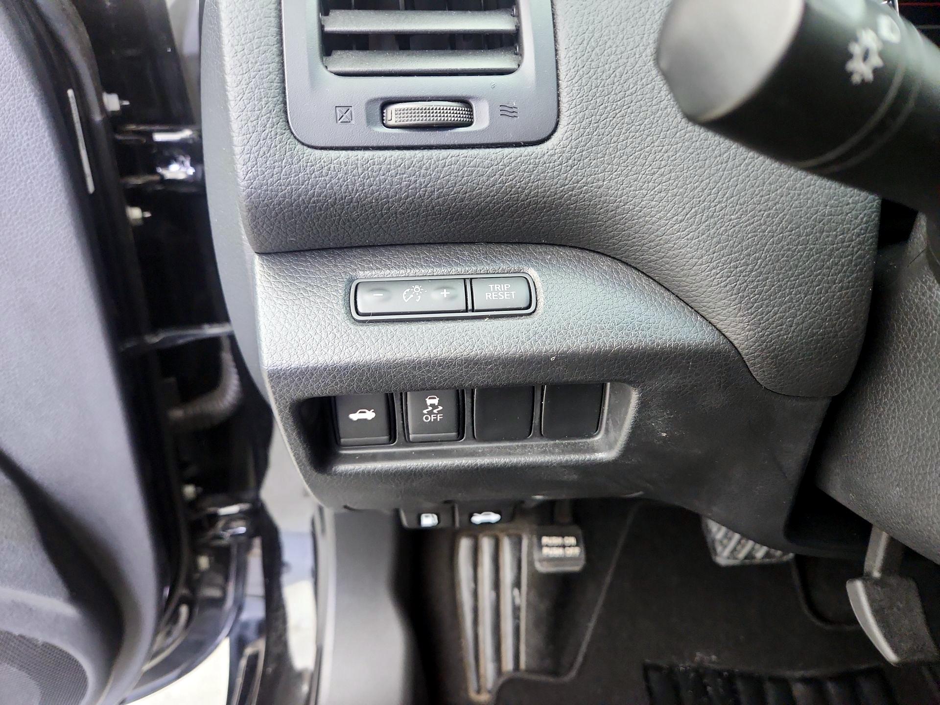 Thumbnail: 2017 Nissan Altima - 13