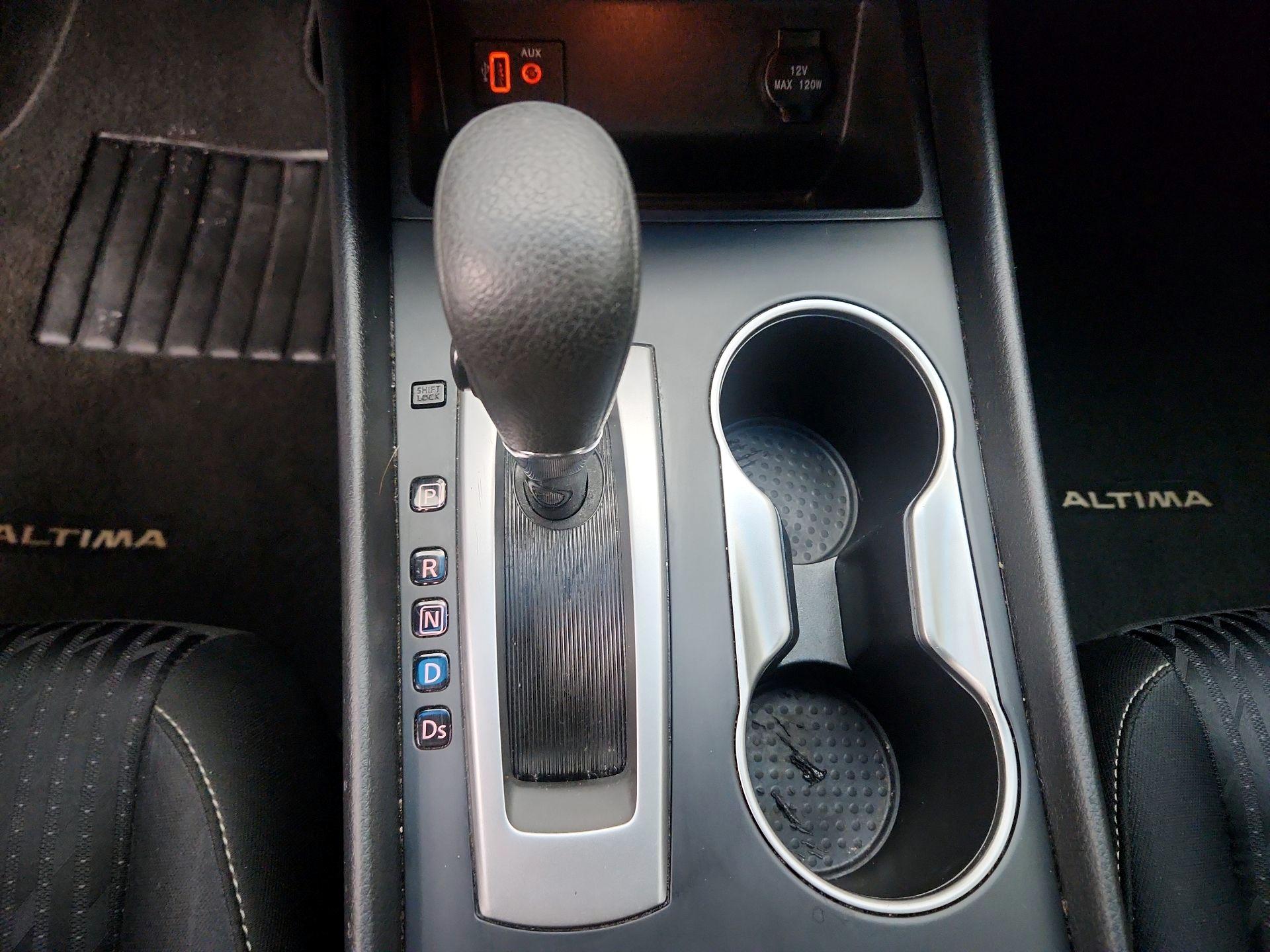 Thumbnail: 2017 Nissan Altima - 17