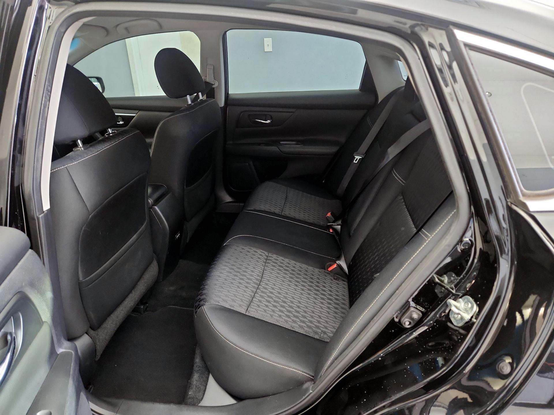 Thumbnail: 2017 Nissan Altima - 19