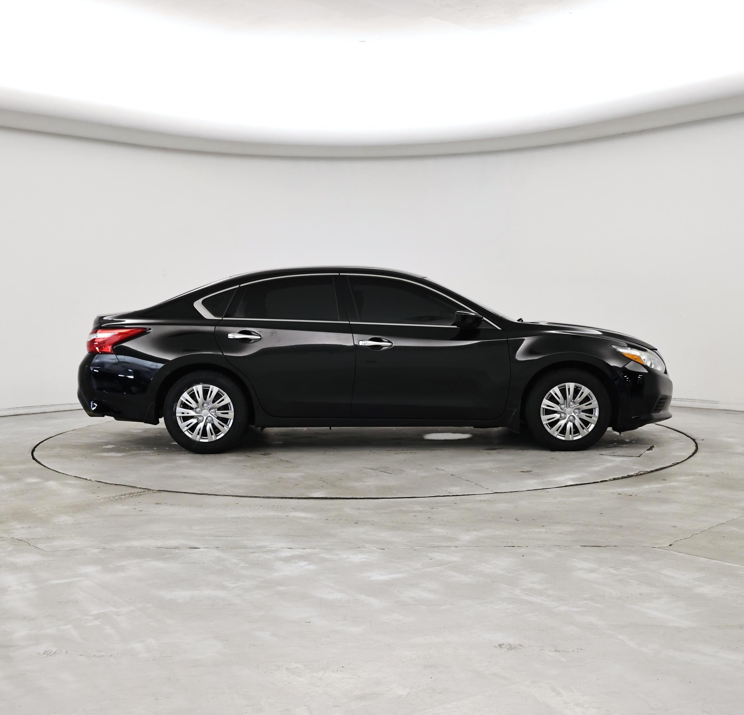 Thumbnail: 2017 Nissan Altima - 7