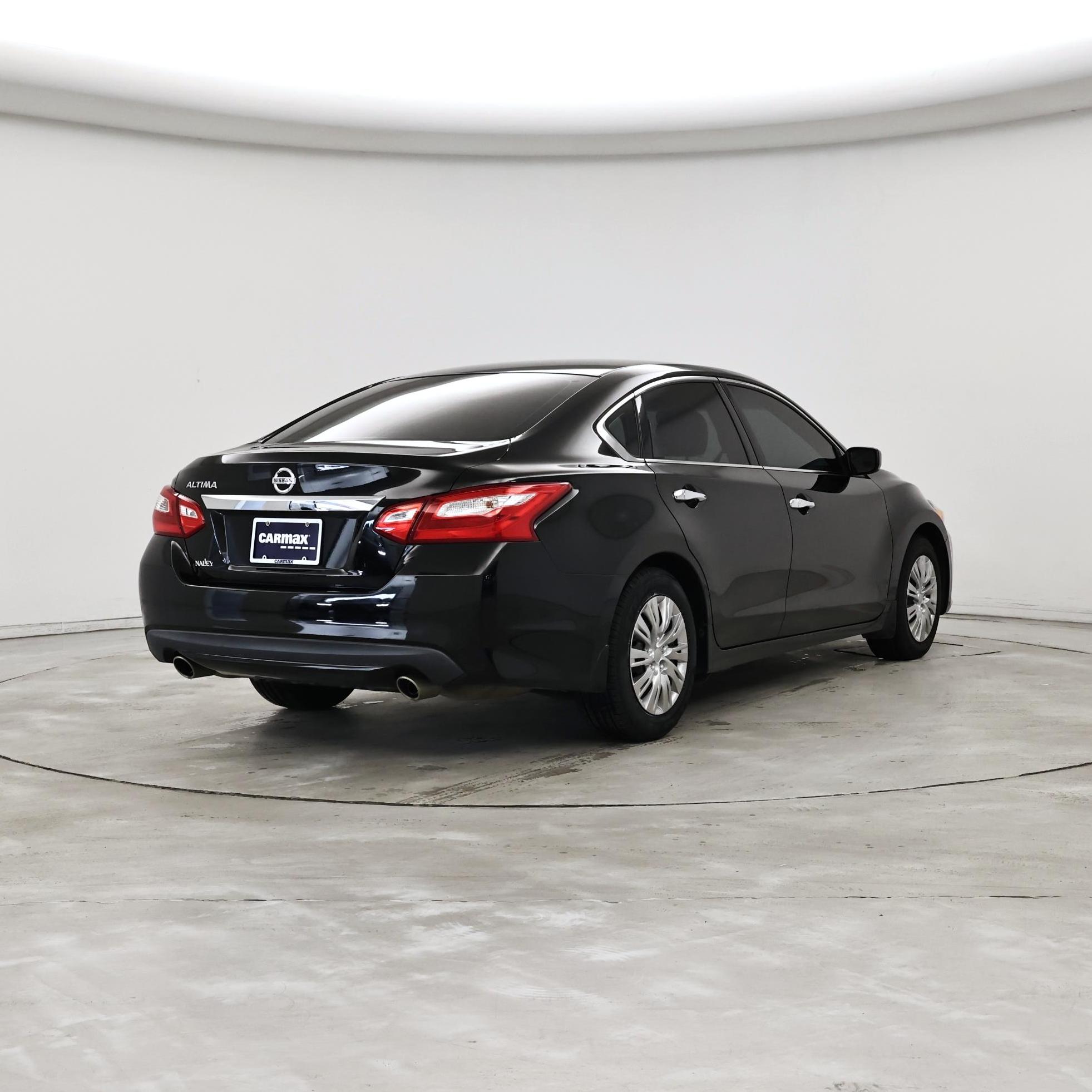 Thumbnail: 2017 Nissan Altima - 8