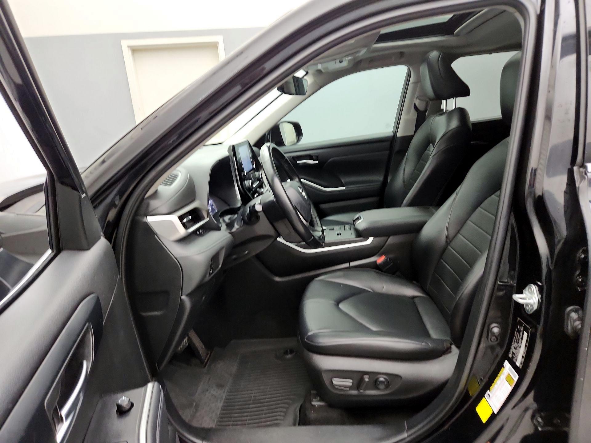 Thumbnail: 2022 Toyota Highlander - 11