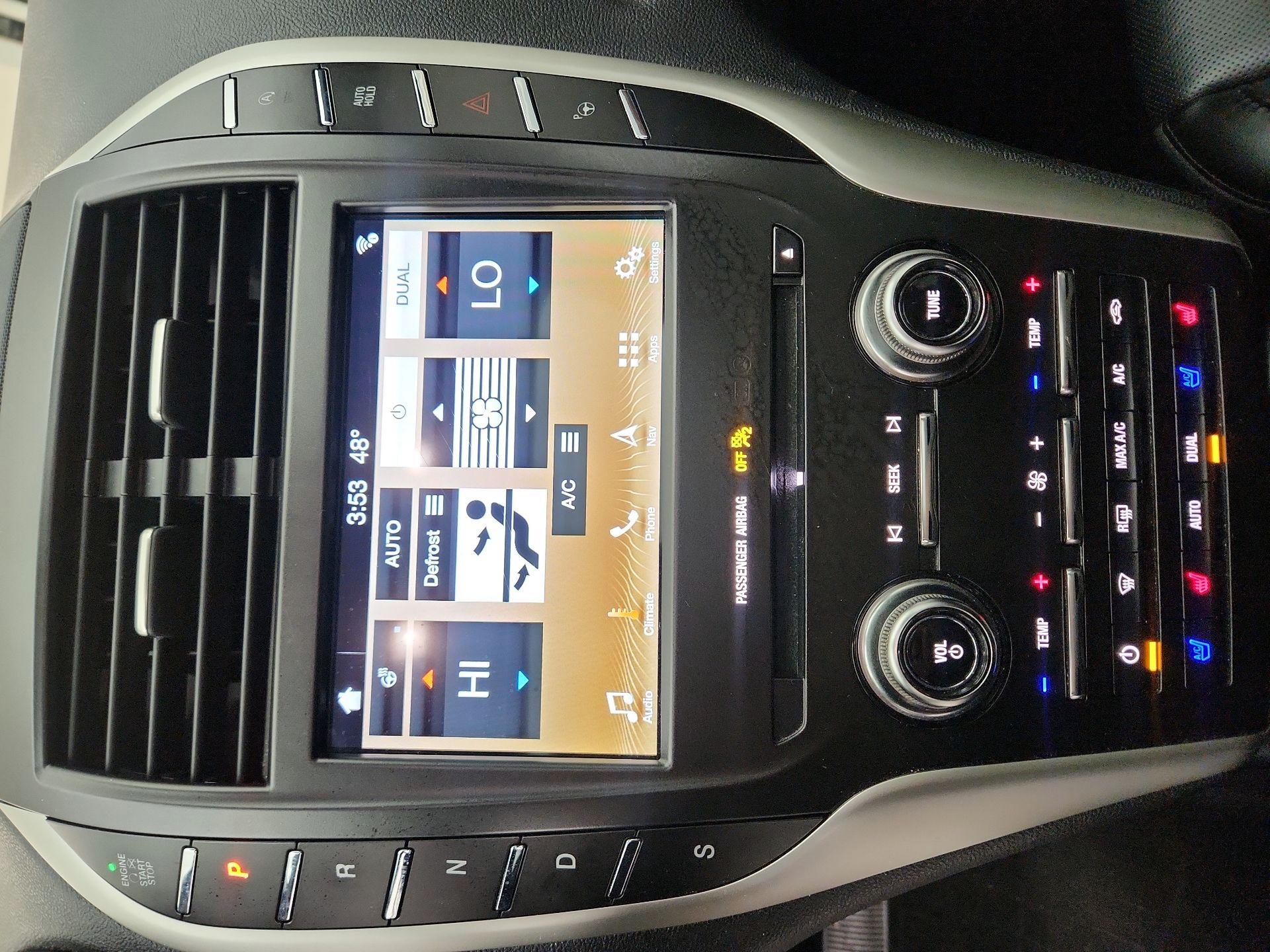 Thumbnail: 2019 Lincoln MKC - 17