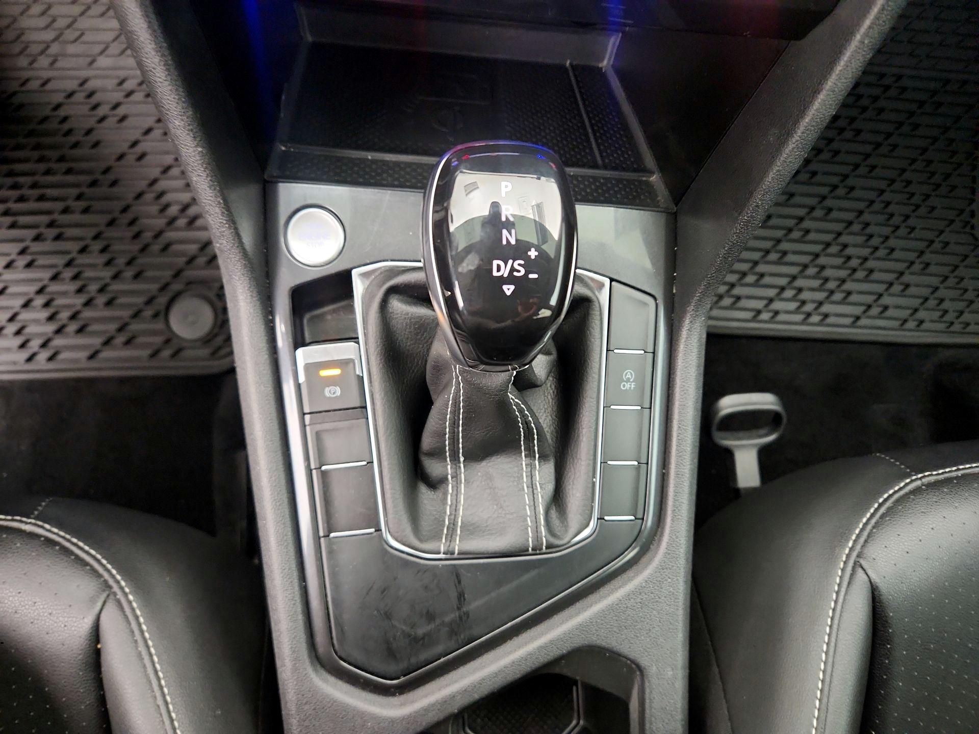 Thumbnail: 2023 Volkswagen Tiguan - 17