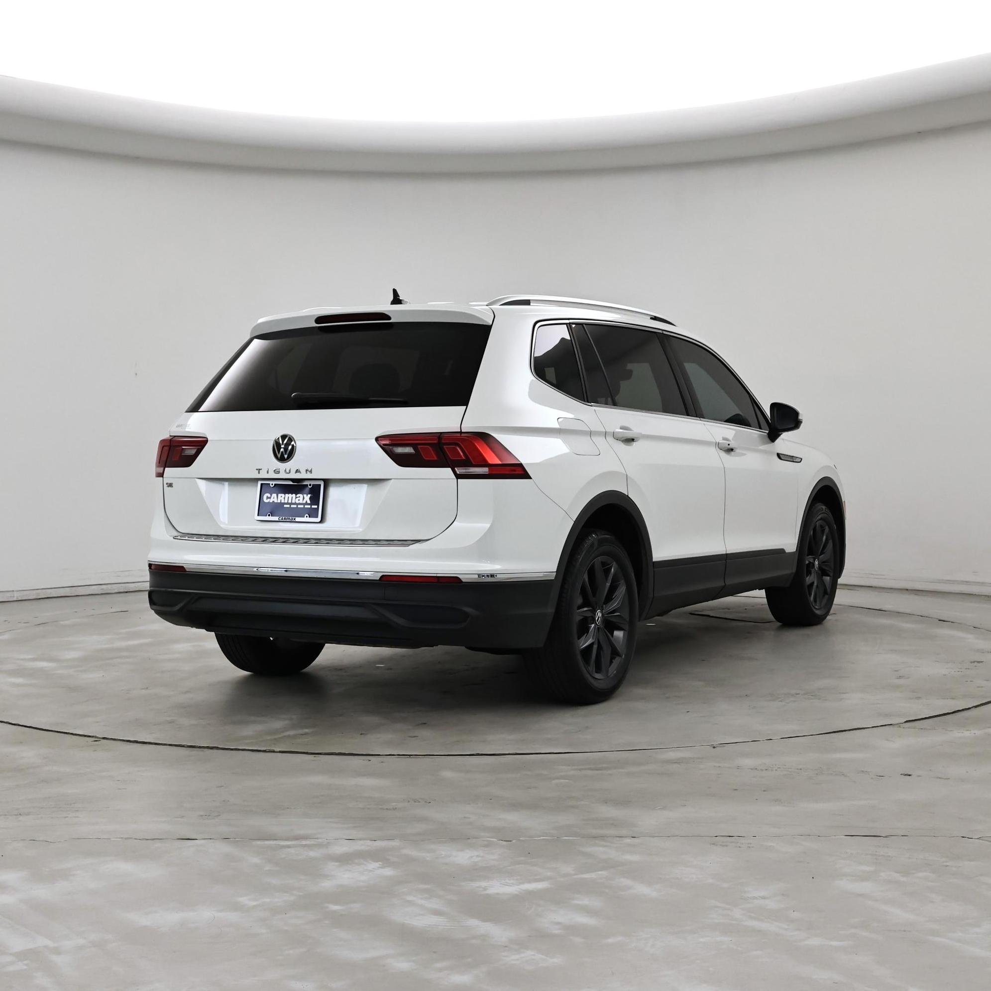 Thumbnail: 2023 Volkswagen Tiguan - 8