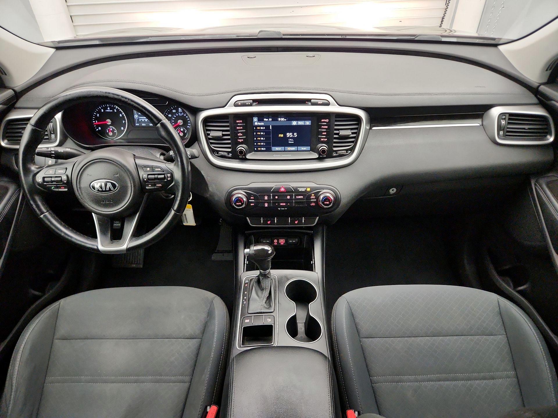 Thumbnail: 2017 Kia Sorento - 9