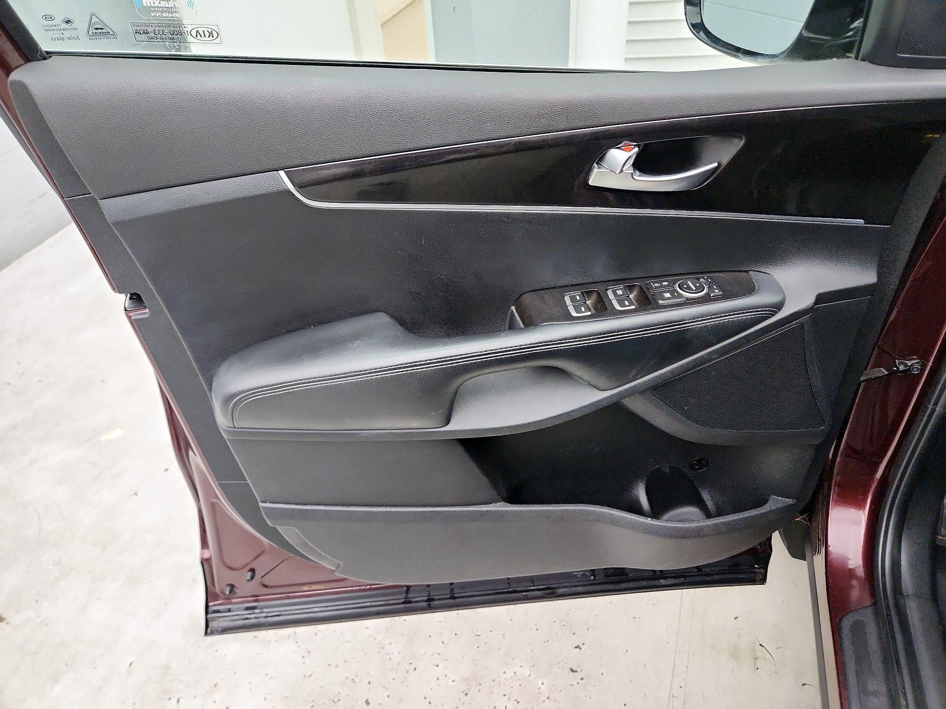 Thumbnail: 2017 Kia Sorento - 12