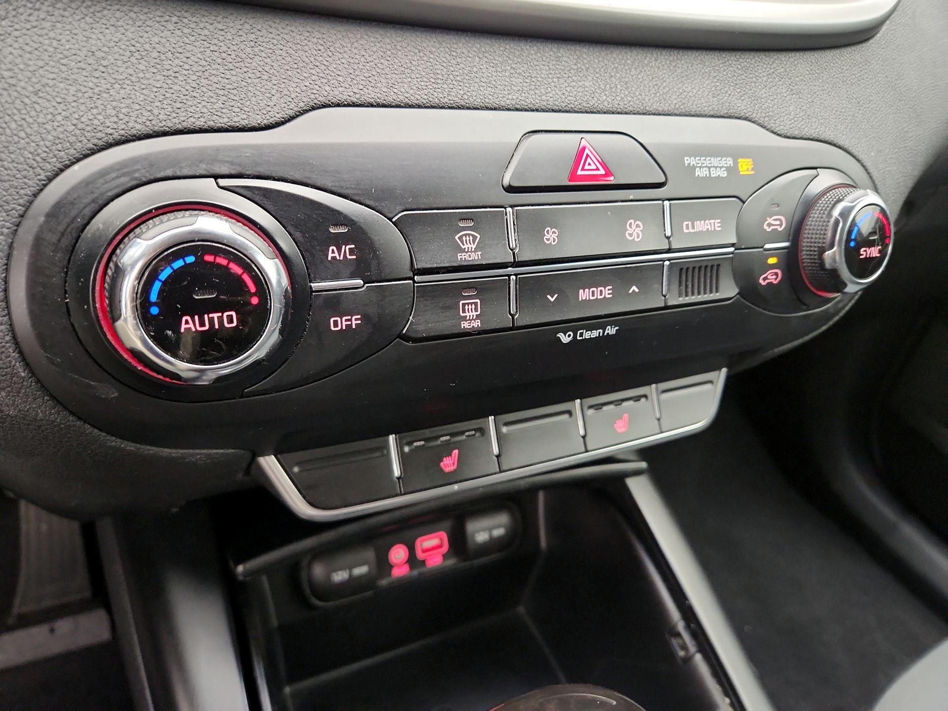 Thumbnail: 2017 Kia Sorento - 16