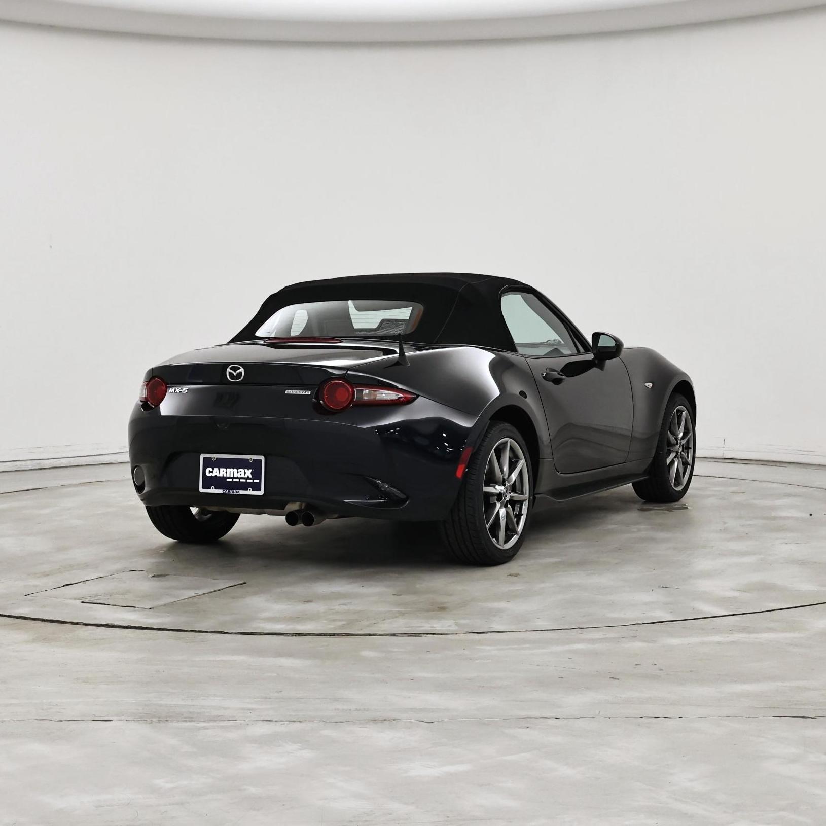 Thumbnail: 2022 Mazda MX-5 Miata - 8