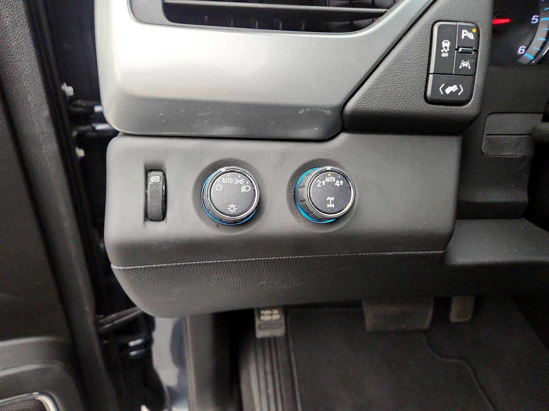 Thumbnail: 2019 Chevrolet Tahoe - 13