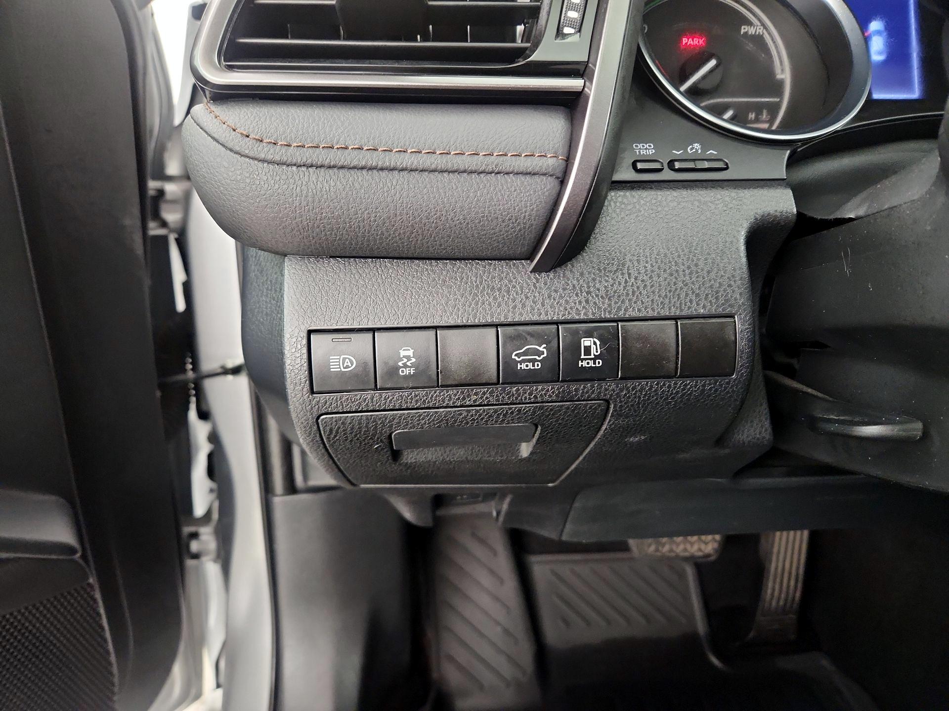 Thumbnail: 2020 Toyota Camry - 13