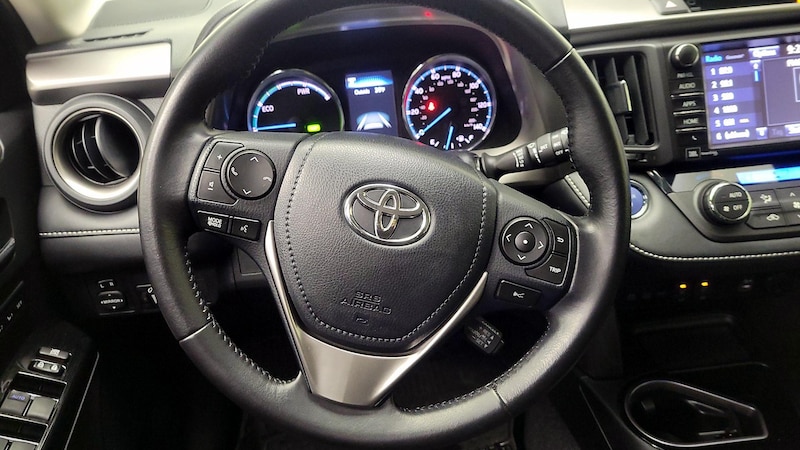 2017 Toyota RAV4 Limited 10