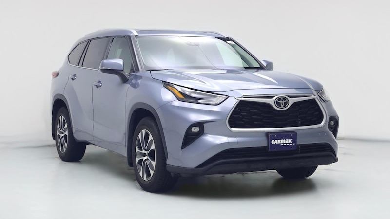 2022 Toyota Highlander XLE Hero Image