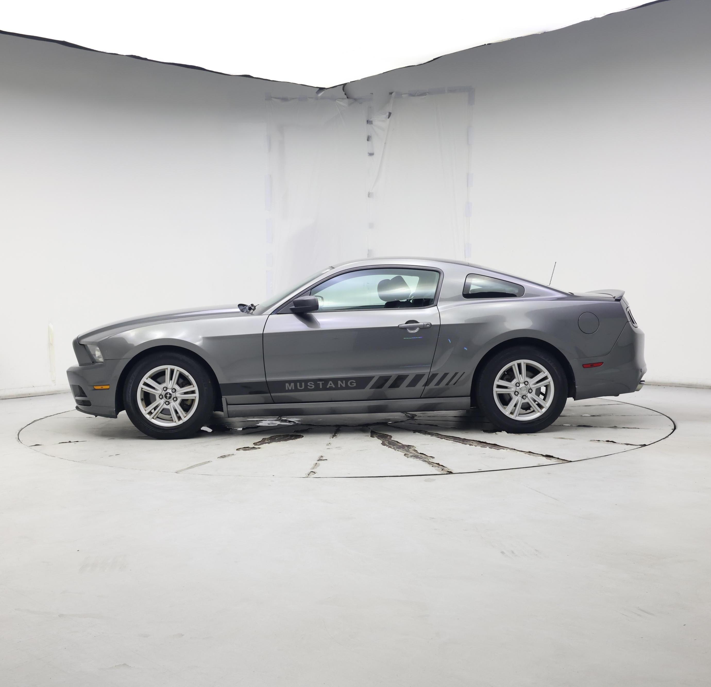 Thumbnail: 2013 Ford Mustang - 3