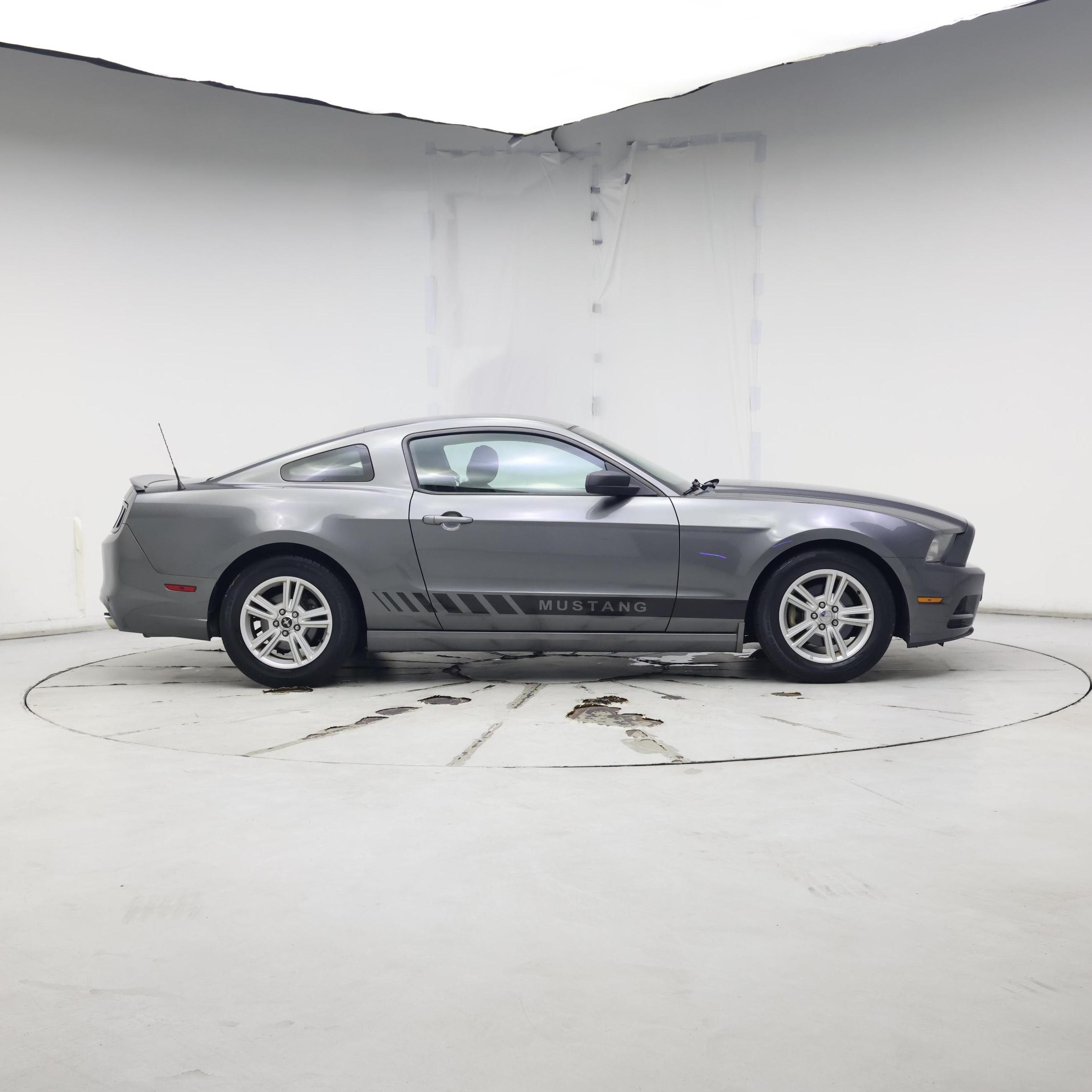 Thumbnail: 2013 Ford Mustang - 7