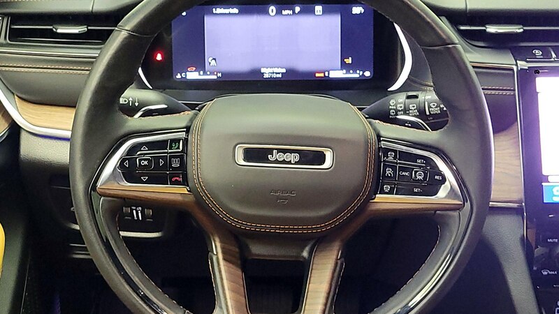 2023 Jeep Grand Cherokee Summit 10