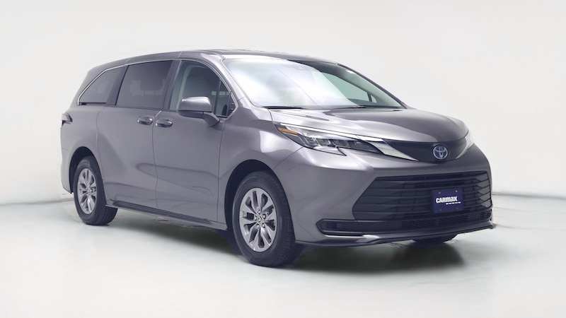 2024 Toyota Sienna LE Hero Image