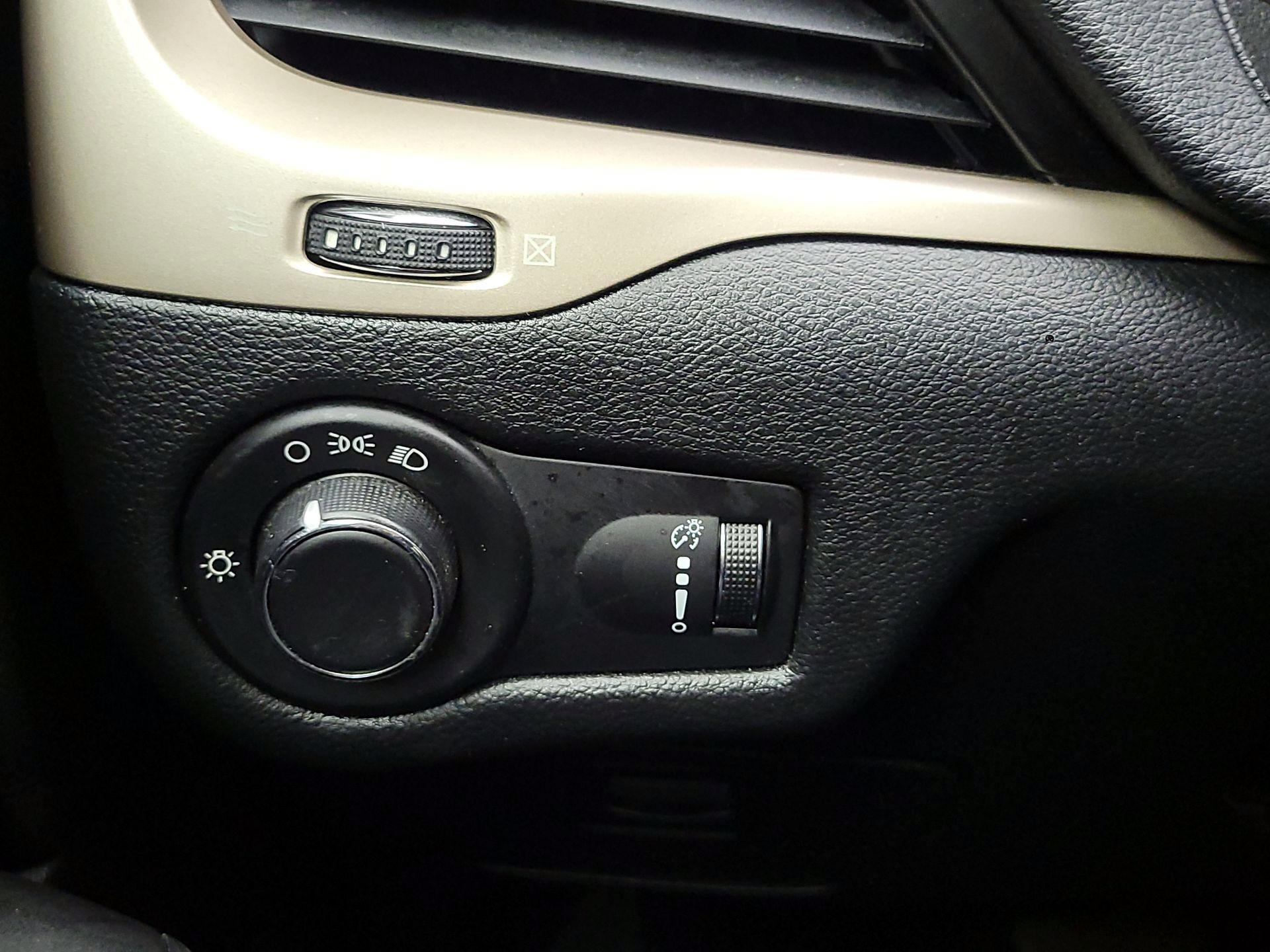 Thumbnail: 2014 Jeep Cherokee - 13