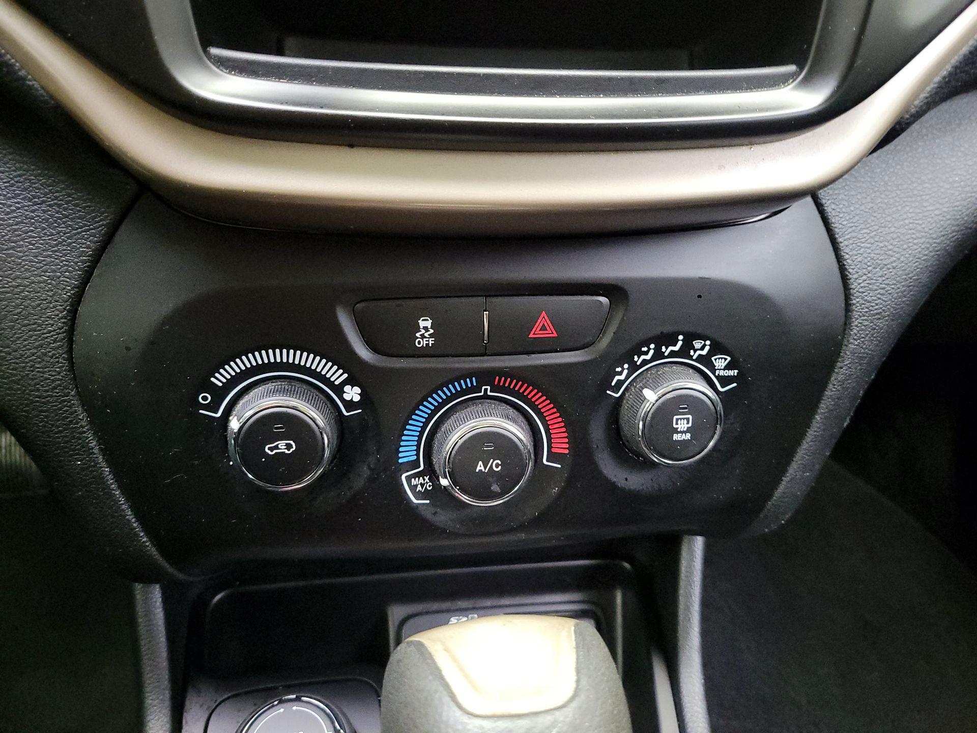 Thumbnail: 2014 Jeep Cherokee - 15