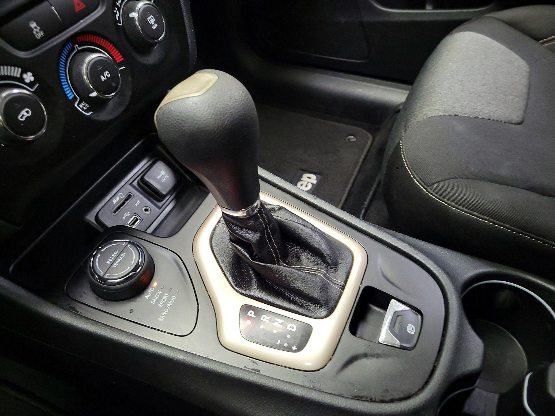 Thumbnail: 2014 Jeep Cherokee - 16
