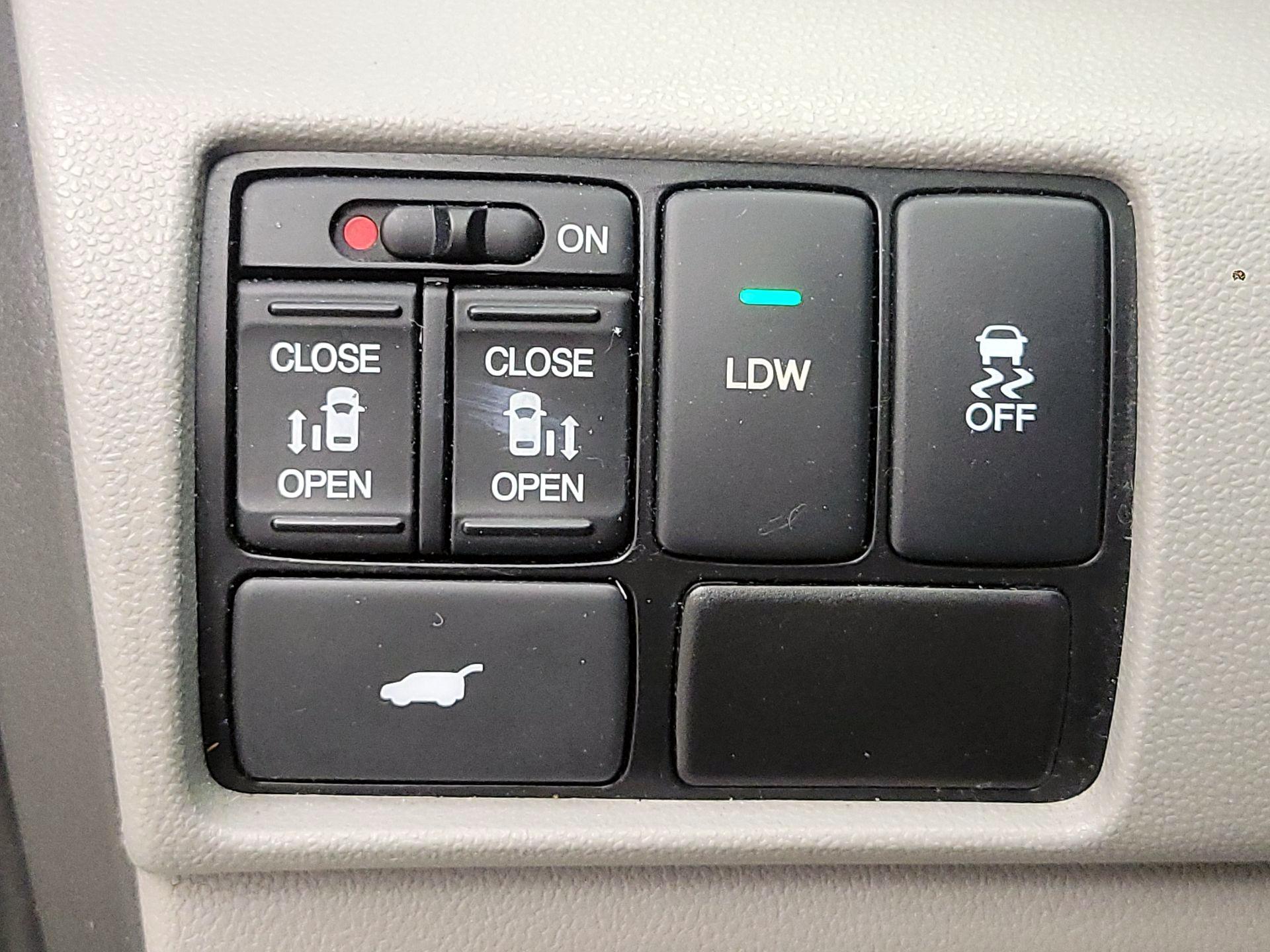 Thumbnail: 2016 Honda Odyssey - 13
