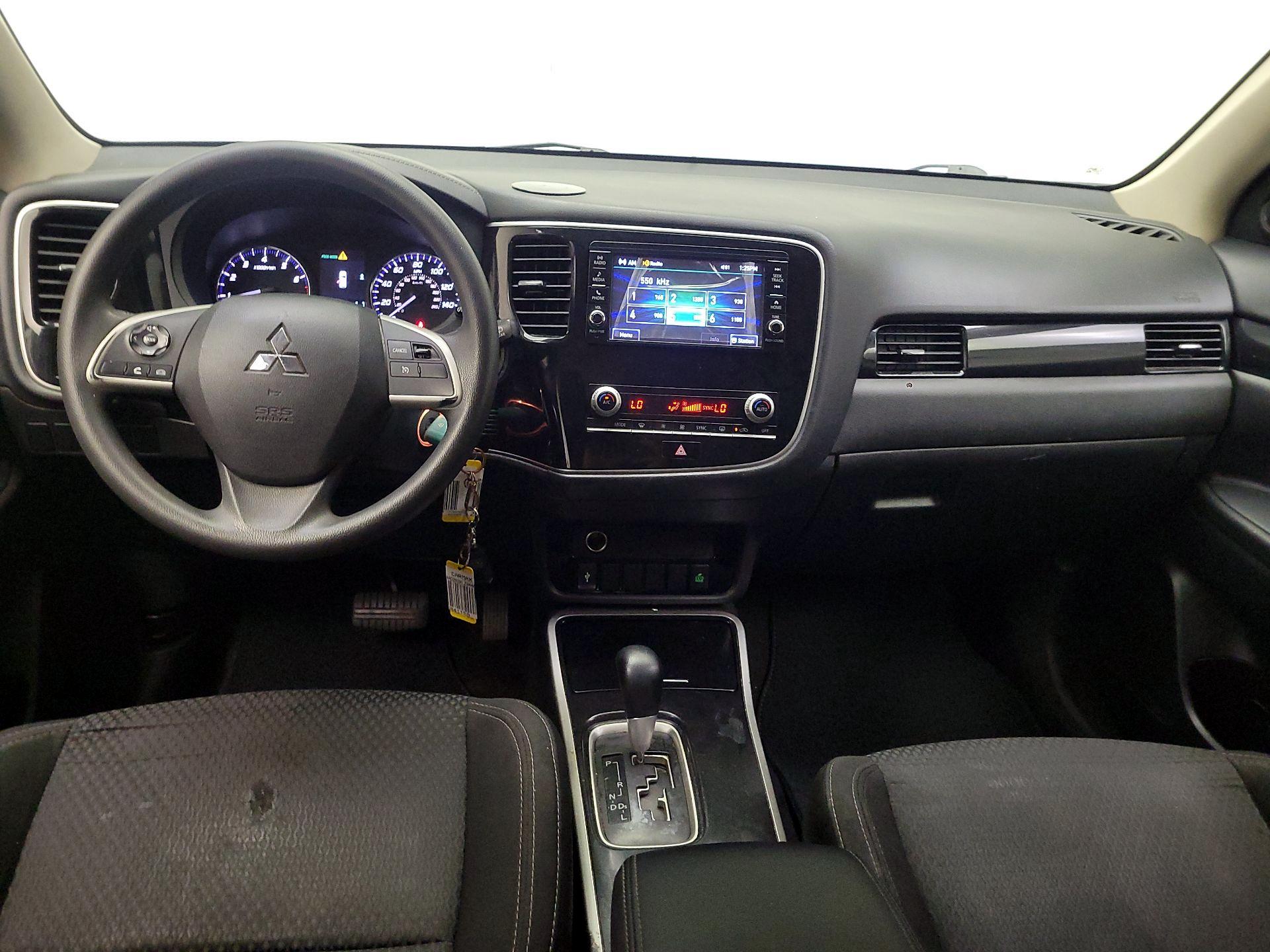 Thumbnail: 2020 Mitsubishi Outlander - 9