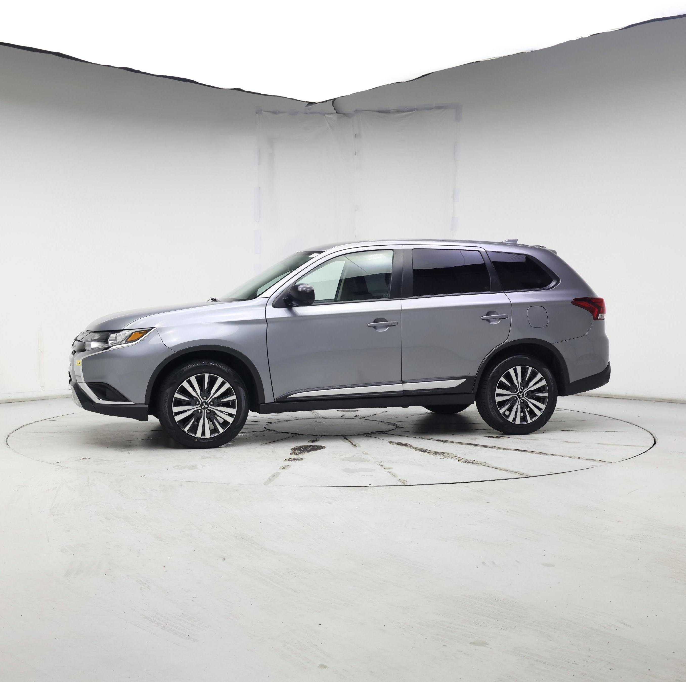 Thumbnail: 2020 Mitsubishi Outlander - 3