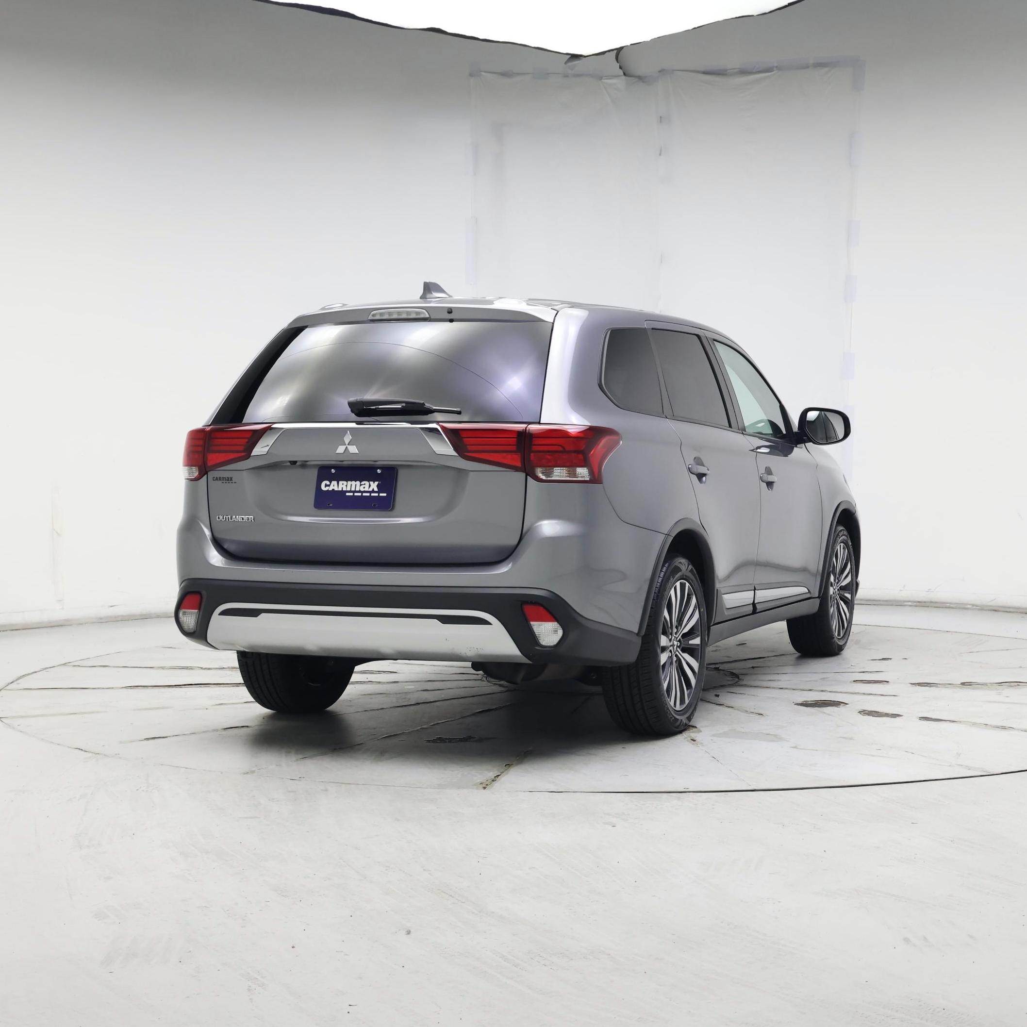 Thumbnail: 2020 Mitsubishi Outlander - 8