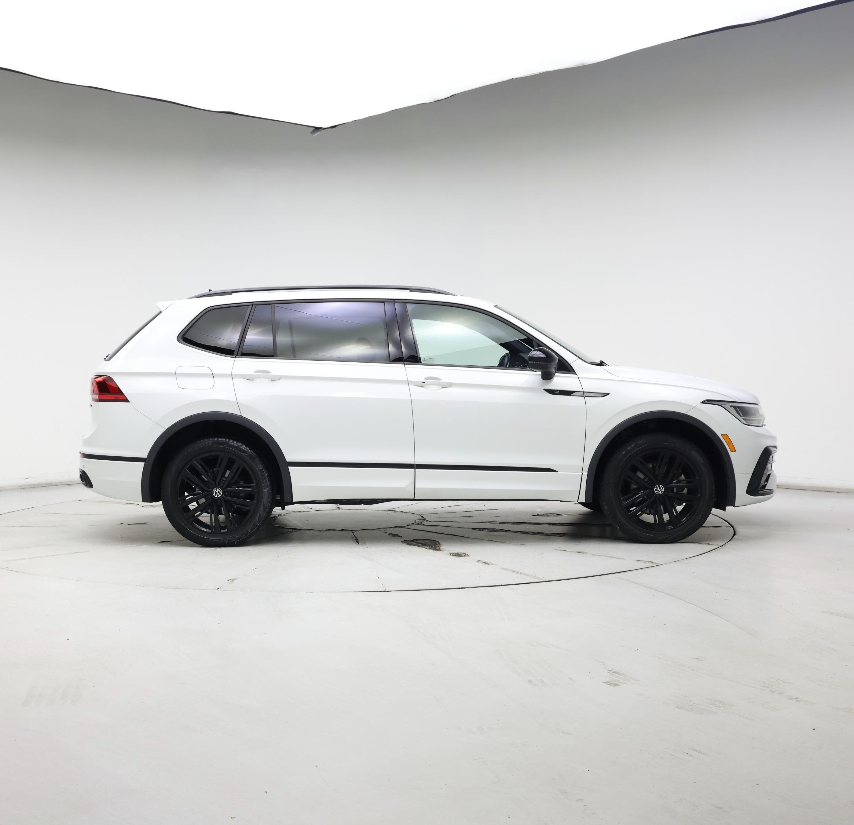 Thumbnail: 2022 Volkswagen Tiguan - 7