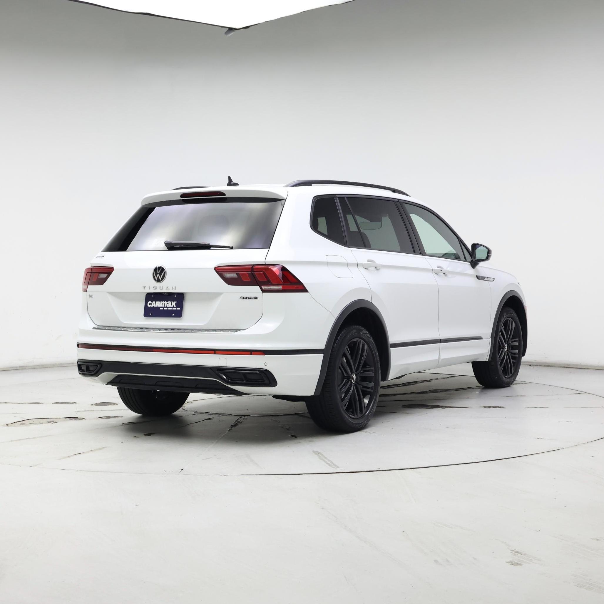 Thumbnail: 2022 Volkswagen Tiguan - 8