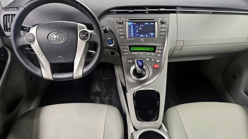 2015 Toyota Prius Four 9