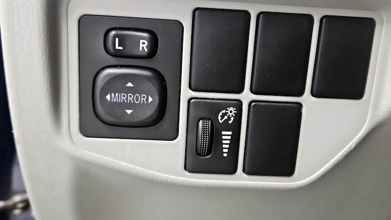 2015 Toyota Prius Four 13