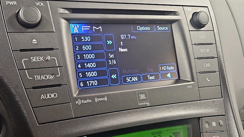 2015 Toyota Prius Four 15