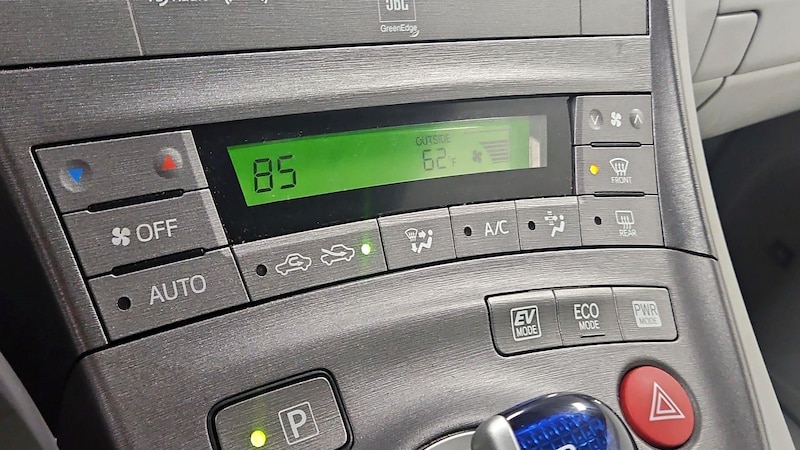 2015 Toyota Prius Four 16