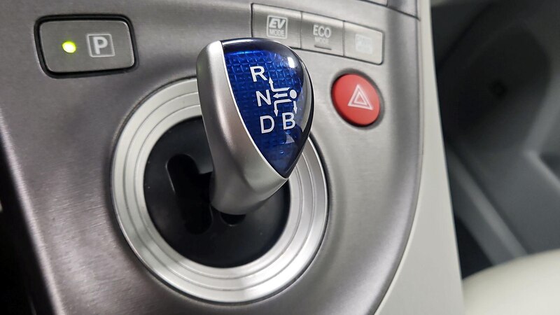 2015 Toyota Prius Four 17