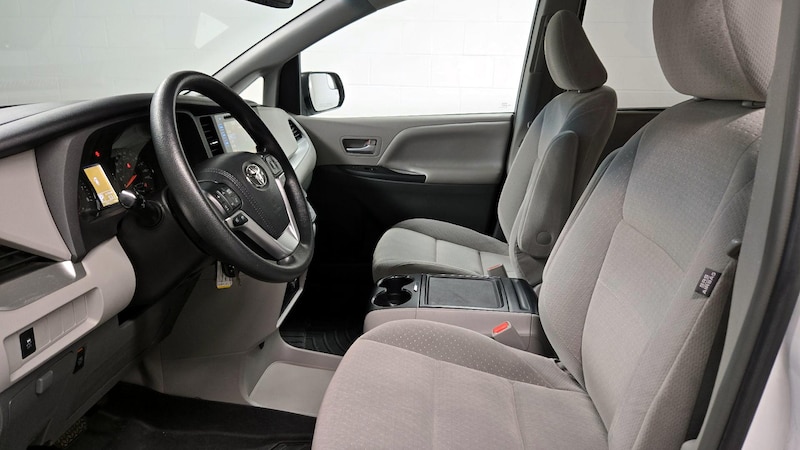 2015 Toyota Sienna LE 11