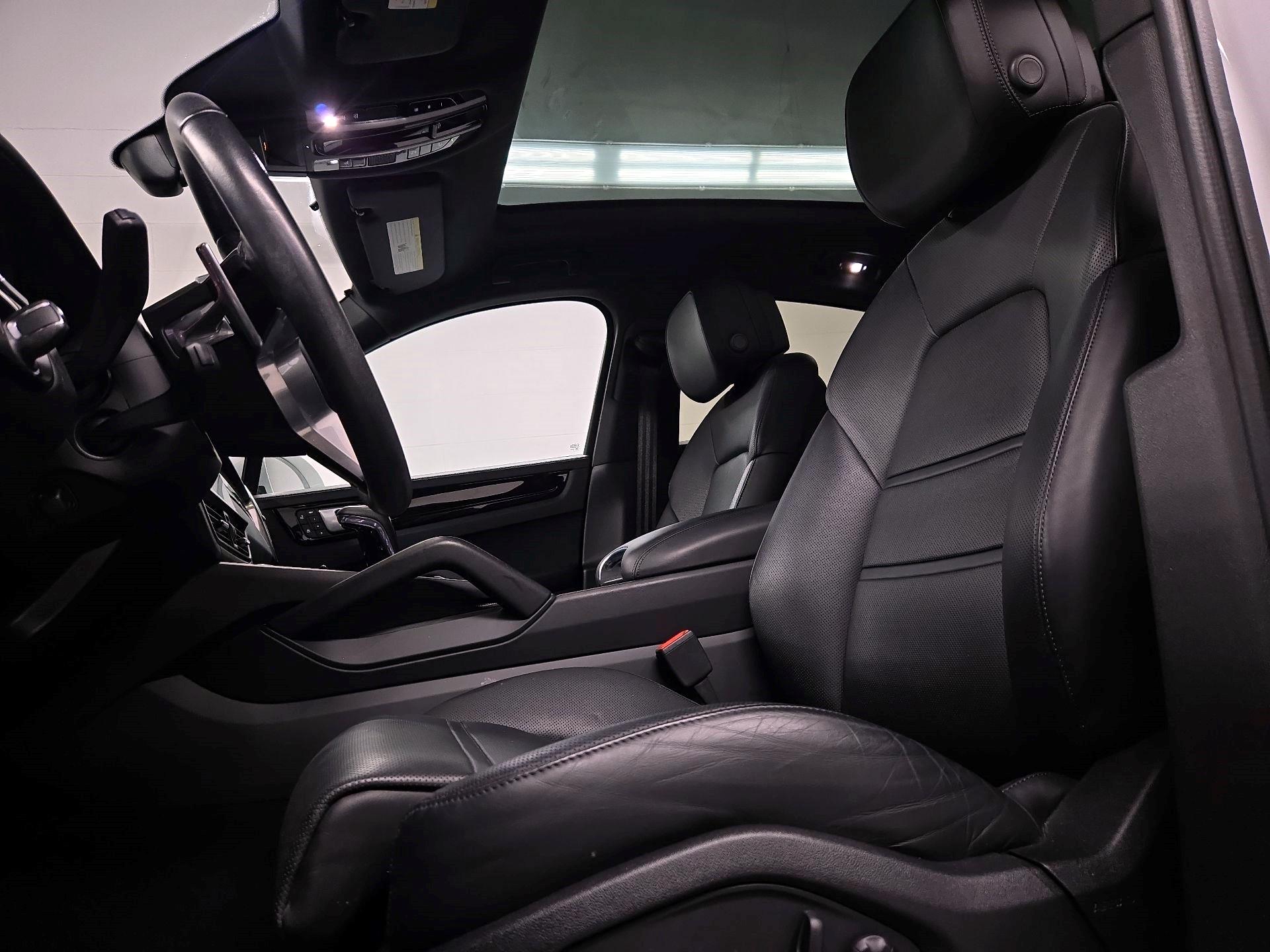 Thumbnail: 2022 Porsche Cayenne - 20