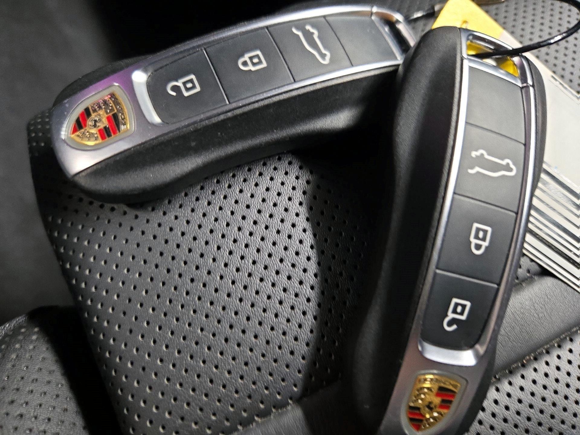 Thumbnail: 2022 Porsche Cayenne - 24