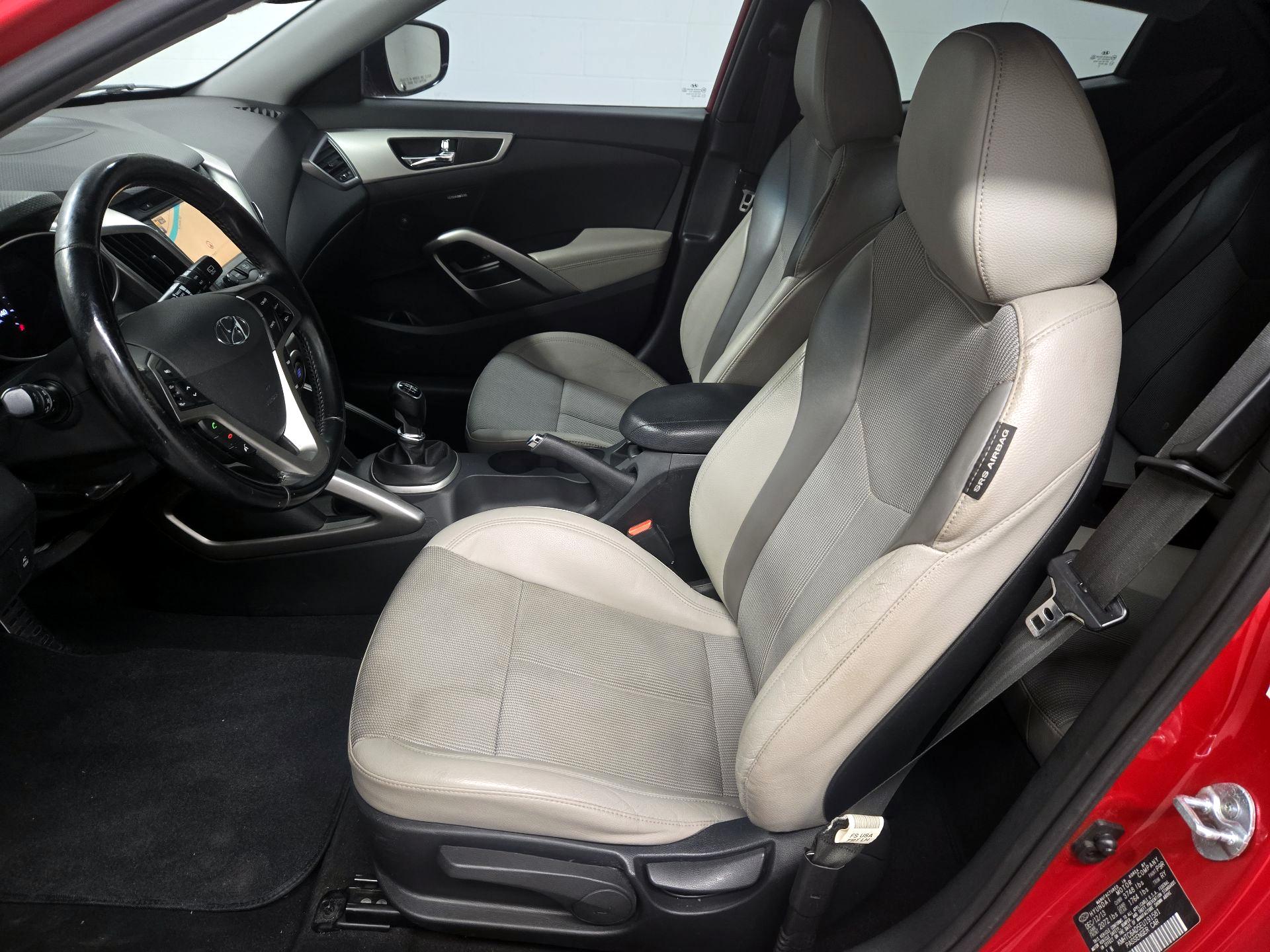 Thumbnail: 2014 Hyundai Veloster - 11