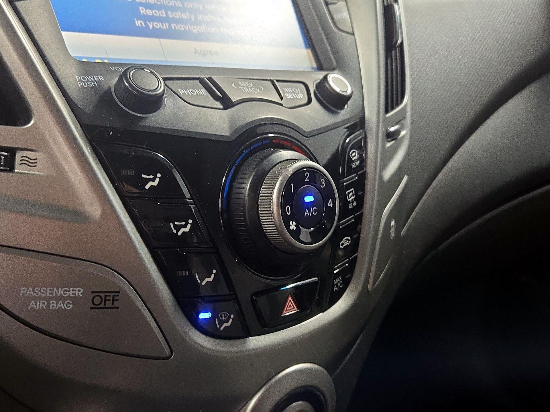Thumbnail: 2014 Hyundai Veloster - 17