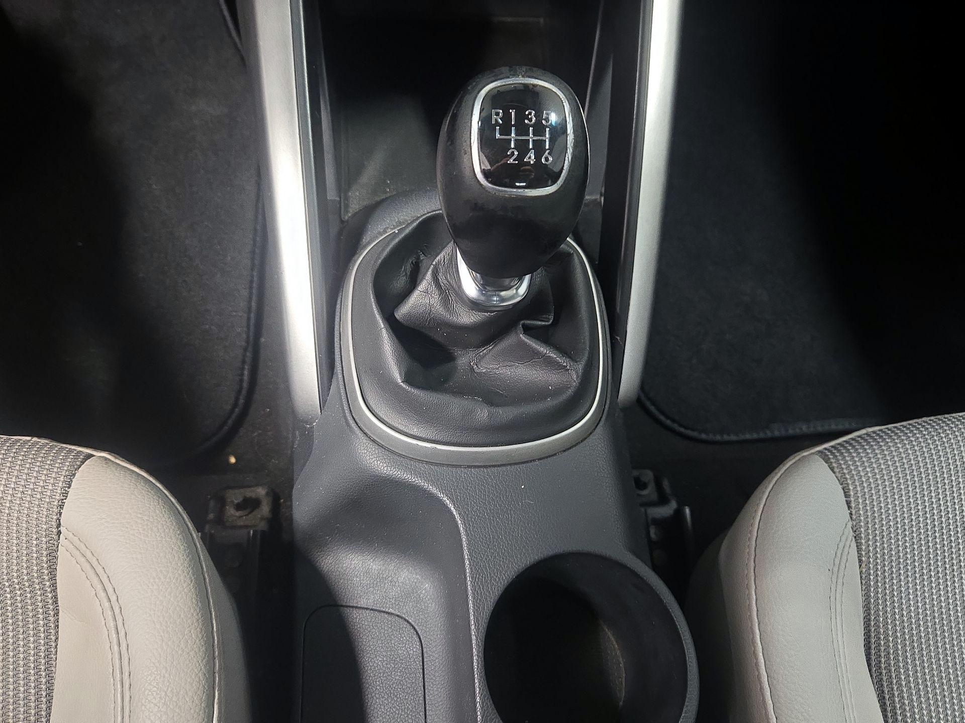 Thumbnail: 2014 Hyundai Veloster - 18