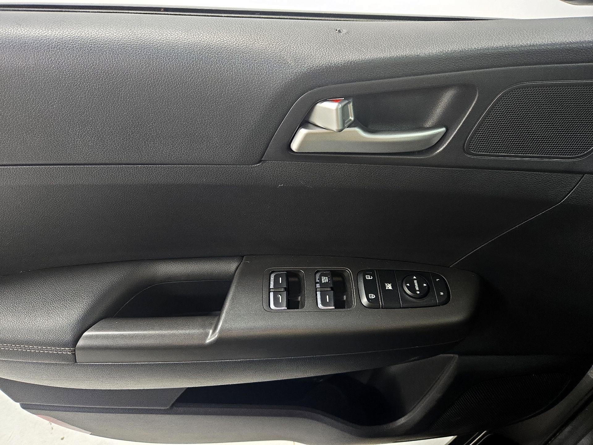 Thumbnail: 2019 Kia Sportage - 12