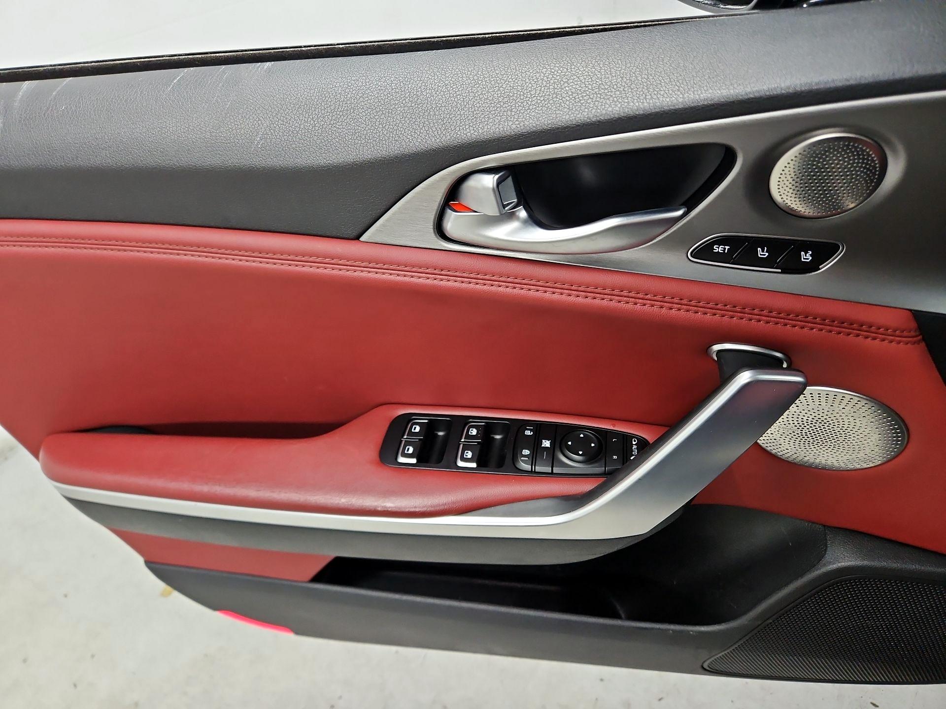 Thumbnail: 2018 Kia Stinger - 12