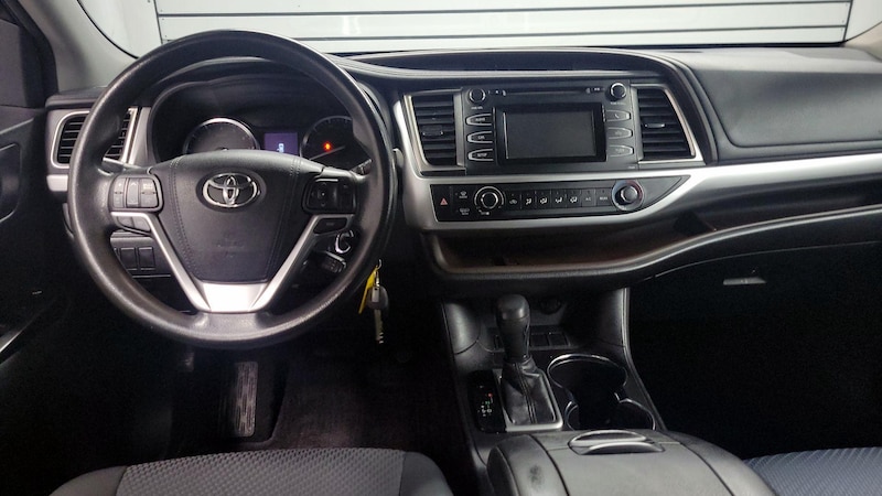 2015 Toyota Highlander LE 9