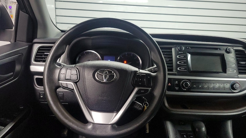 2015 Toyota Highlander LE 10