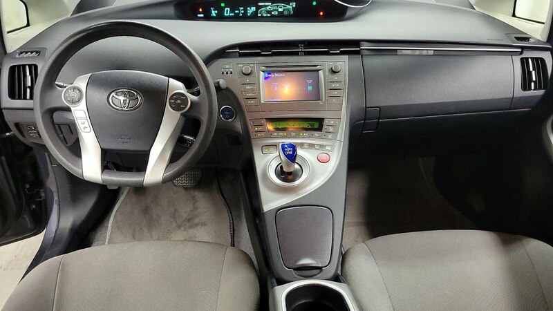 2014 Toyota Prius Two 9