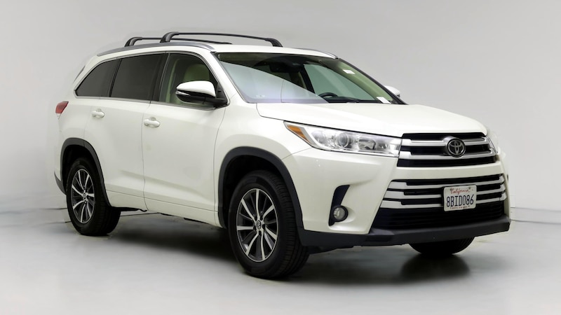 2017 Toyota Highlander XLE Hero Image