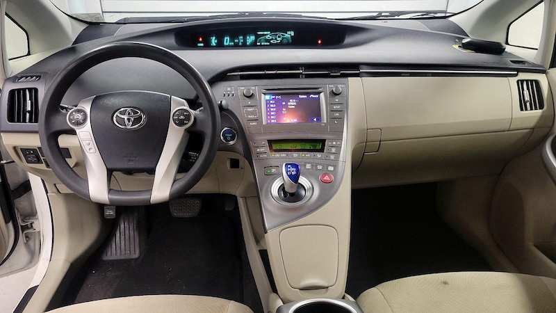 2013 Toyota Prius Two 9