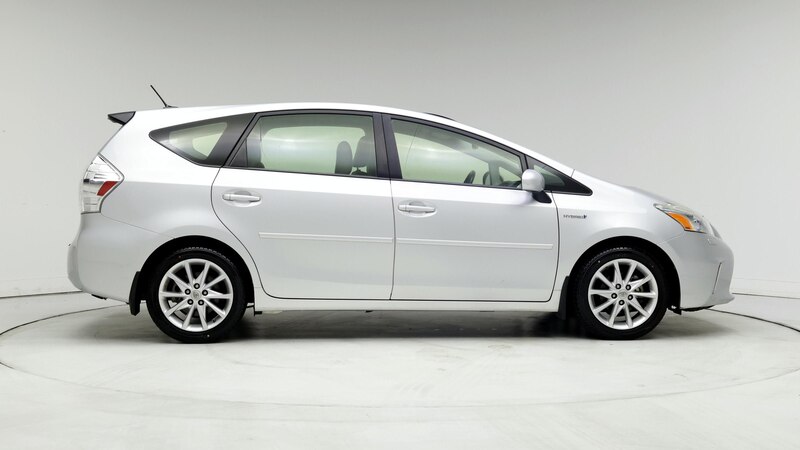 2013 Toyota Prius v Five 7